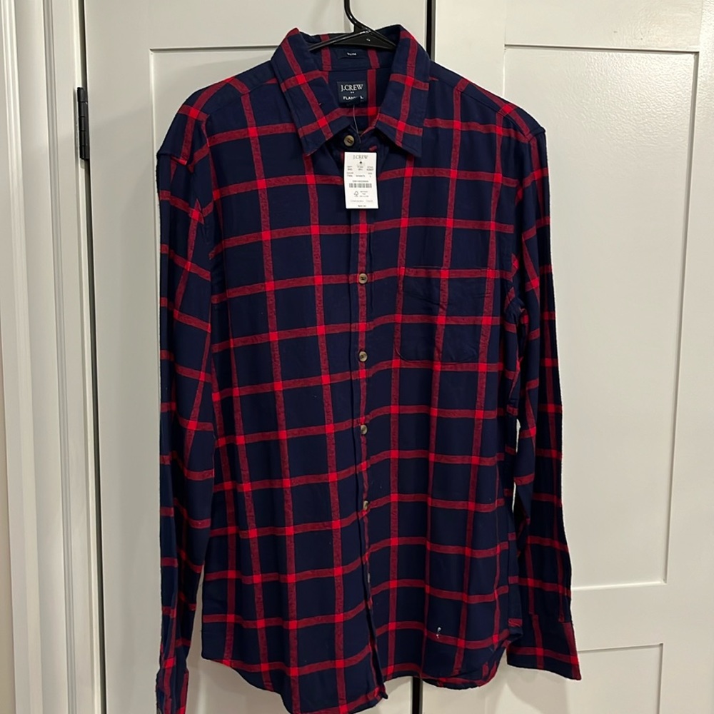 Slim cut flannel men’s JCrew shirt.